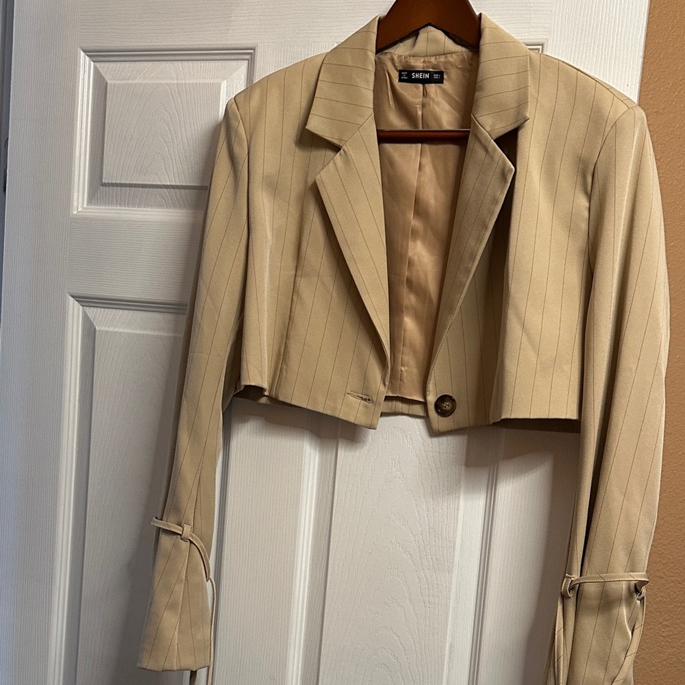 Cropped blazer size large